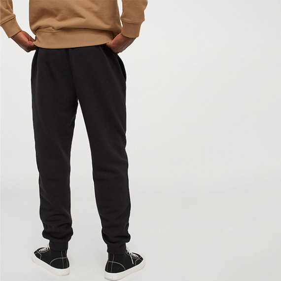 http://43.204.190.18/products/men-black-regular-fit-joggers