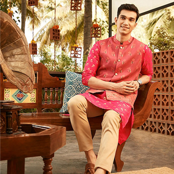 http://43.204.190.18/products/men-magenta-pink-golden-floral-printed-thread-work-floral-kurta-2