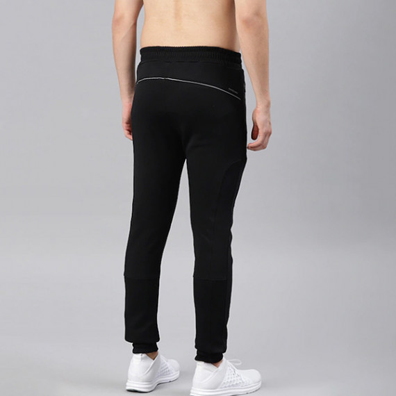 http://43.204.190.18/products/men-black-solid-rapid-dry-running-joggers