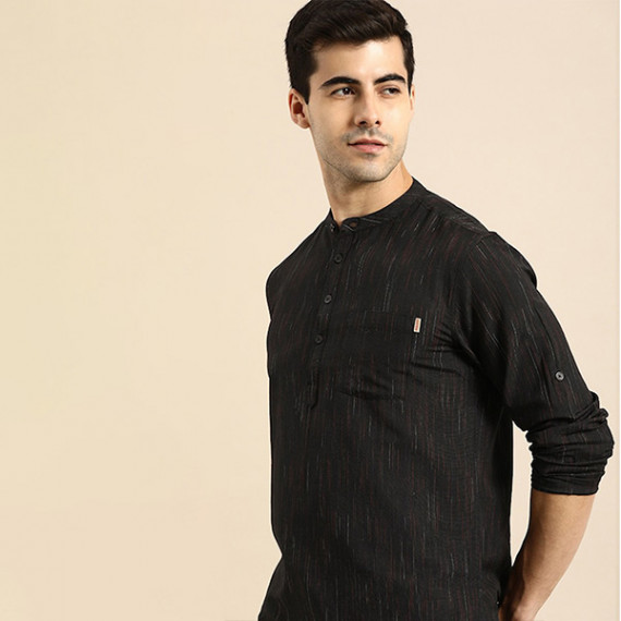 http://43.204.190.18/products/men-black-woven-design-kurta