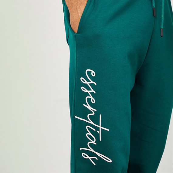 http://43.204.190.18/products/men-green-solid-relaxed-fit-cotton-joggers