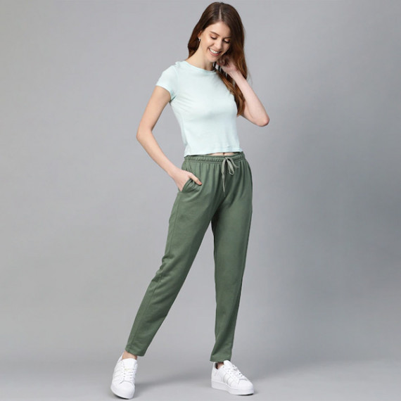 http://43.204.190.18/products/women-black-solid-side-stripes-cropped-track-pants