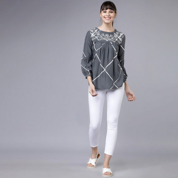 http://43.204.190.18/products/women-grey-and-white-printed-a-line-top