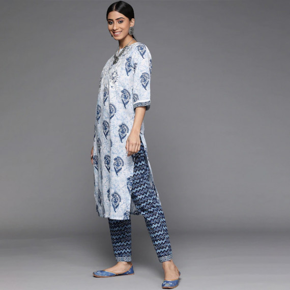 http://43.204.190.18/products/women-white-paisley-motifs-printed-pure-cotton-kurta-with-trousers-with-dupatta