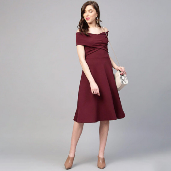 http://43.204.190.18/products/burgundy-off-shoulder-pleated-fit-flare-dress