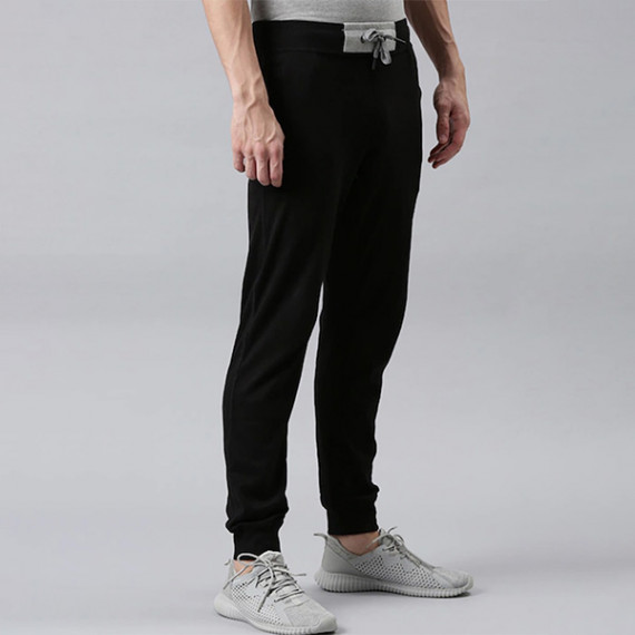 http://43.204.190.18/products/men-black-solid-organic-cotton-track-pants