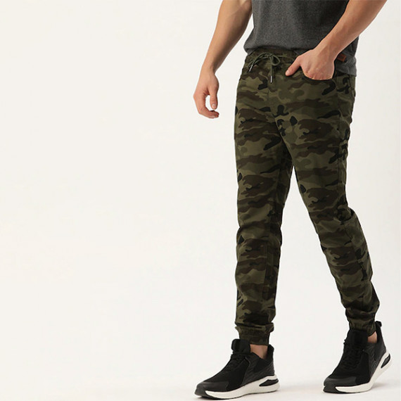 http://43.204.190.18/products/men-olive-green-camouflage-printed-slim-fit-joggers-trousers