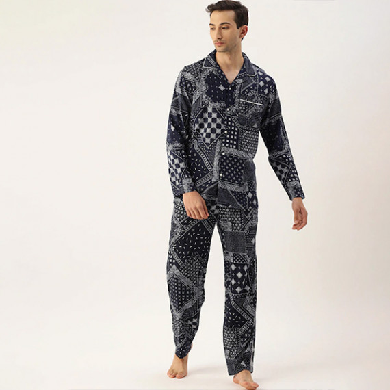 http://43.204.190.18/products/men-navy-blue-white-printed-night-suit-1