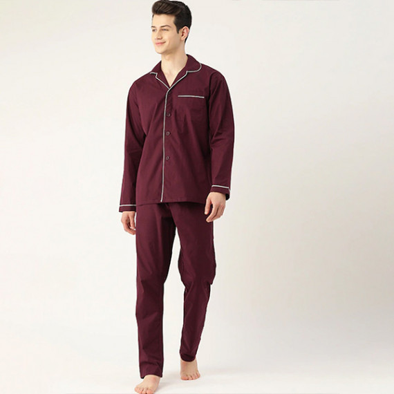 http://43.204.190.18/products/men-burgundy-pure-cotton-solid-nightsuit