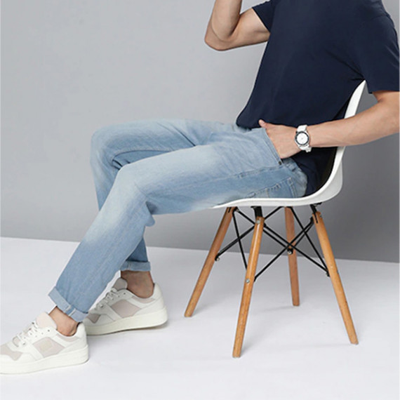 http://43.204.190.18/products/men-blue-slim-tapered-fit-light-fade-stretchable-jeans
