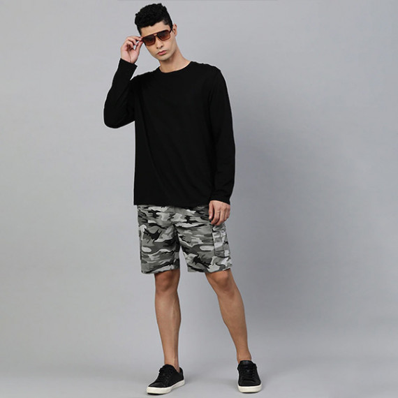 http://43.204.190.18/products/men-charcoal-grey-camouflage-printed-pure-cotton-cargo-shorts