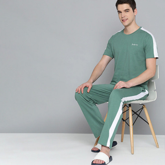 http://43.204.190.18/products/men-green-white-side-stripes-pure-cotton-pyjama-set