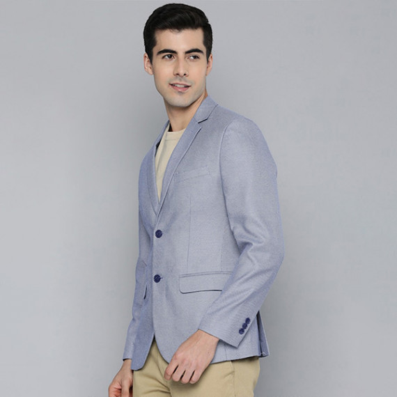 http://43.204.190.18/products/men-blue-self-design-textured-regular-fit-smart-casual-blazer