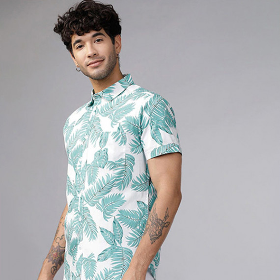 http://43.204.190.18/products/men-green-white-slim-fit-printed-casual-shirt