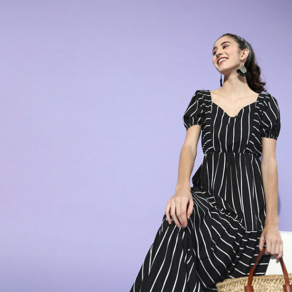 http://43.204.190.18/products/black-white-striped-crepe-maxi-dress